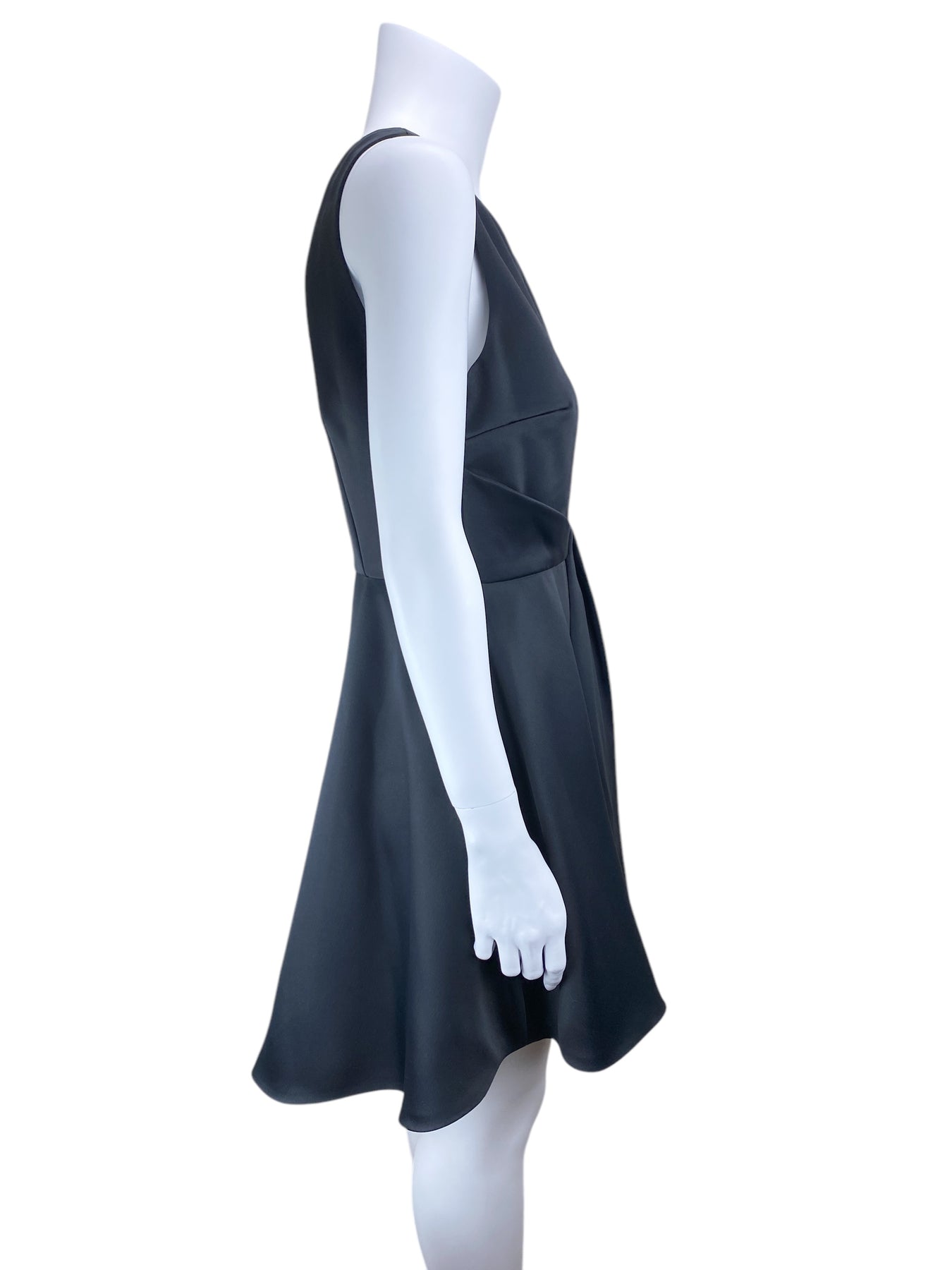 Pre-Loved Halston Heritage Women's One-Shoulder Satin Dress Black Size 6 Elle & Beck Pre-Loved Halston Heritage Women's One-Shoulder Satin Dress Black Size 6 Elle & Beck