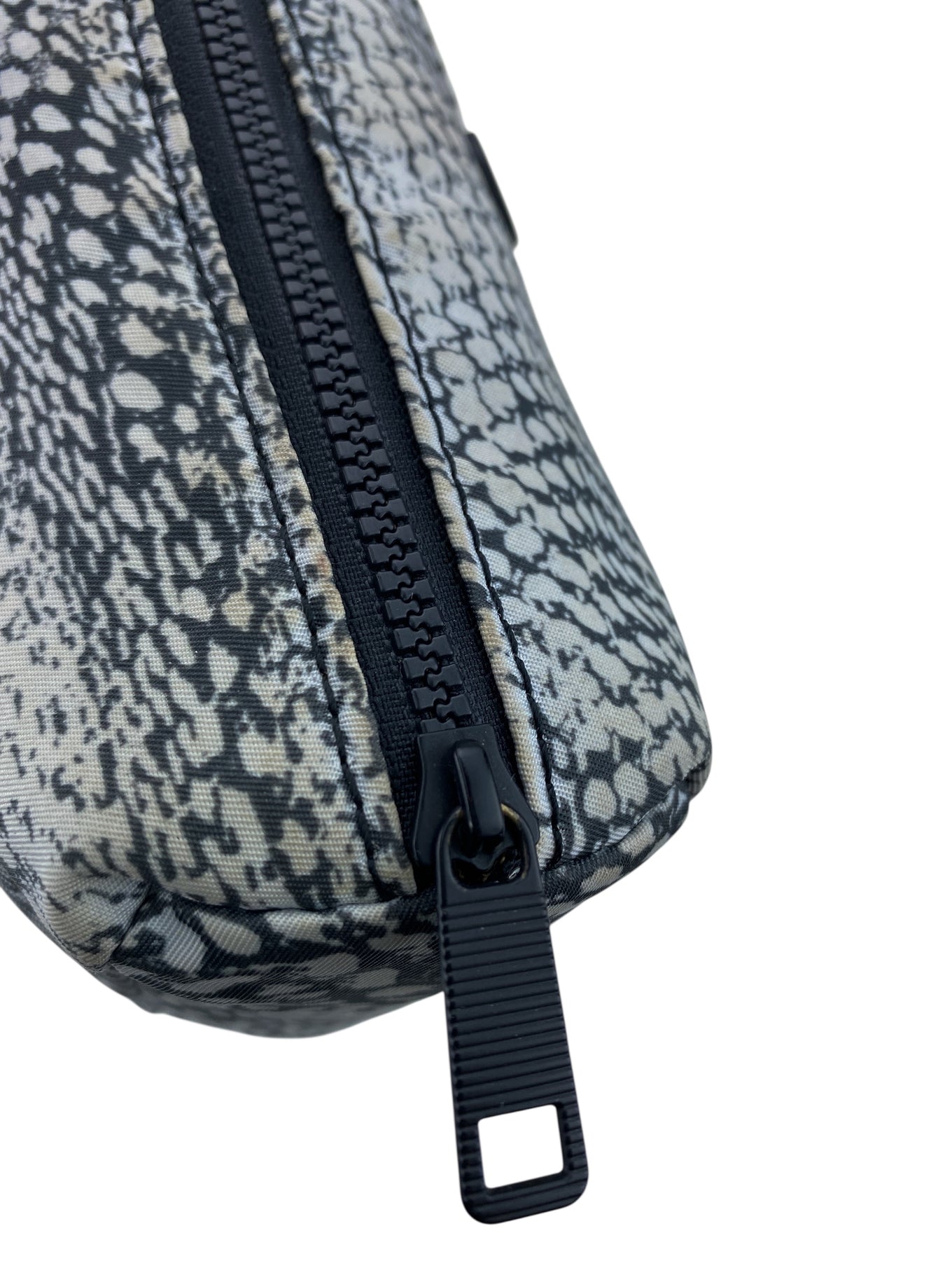 Pre-Loved Lululemon Women's All Your Small Things Cosmetic Pouch Grey – Elle & Beck Pre-Loved Lululemon Women's All Your Small Things Cosmetic Pouch Grey – Elle & Beck