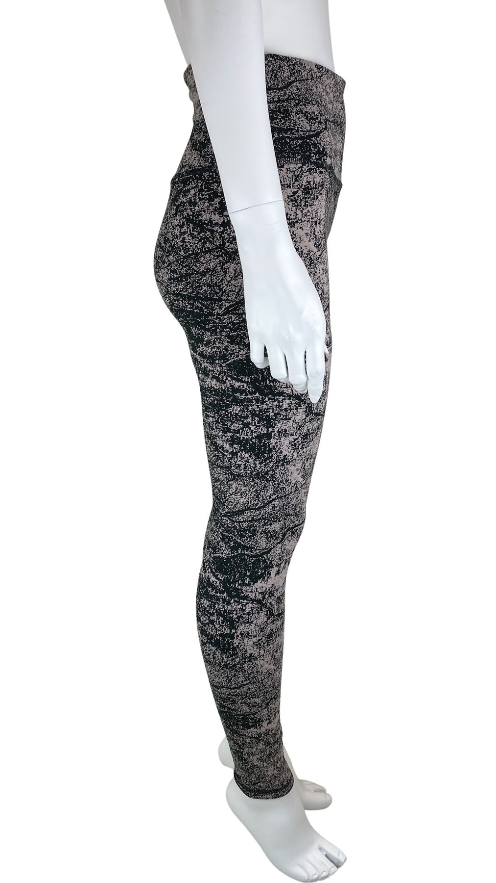 Pre-Loved Athleta, Women's Printed Elation Glades 7/8 Legging, Black/Taupe, Size  S – Elle & Beck