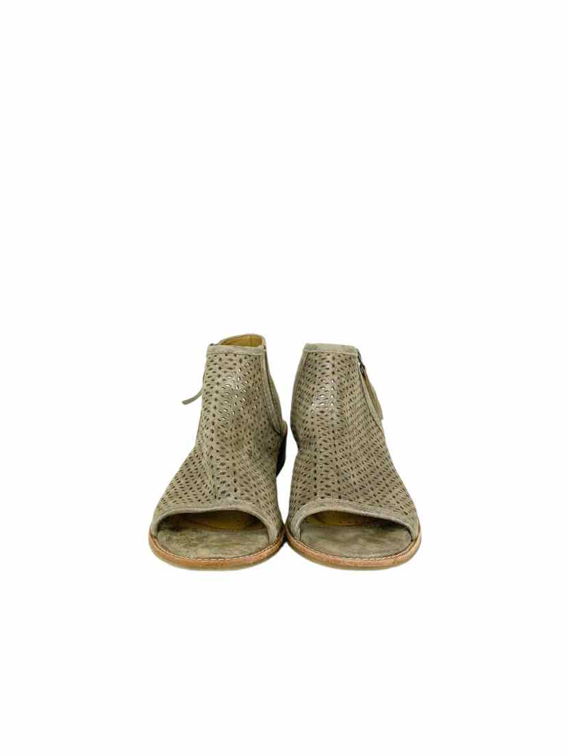 Natesa perforated sandal sofft Clearance